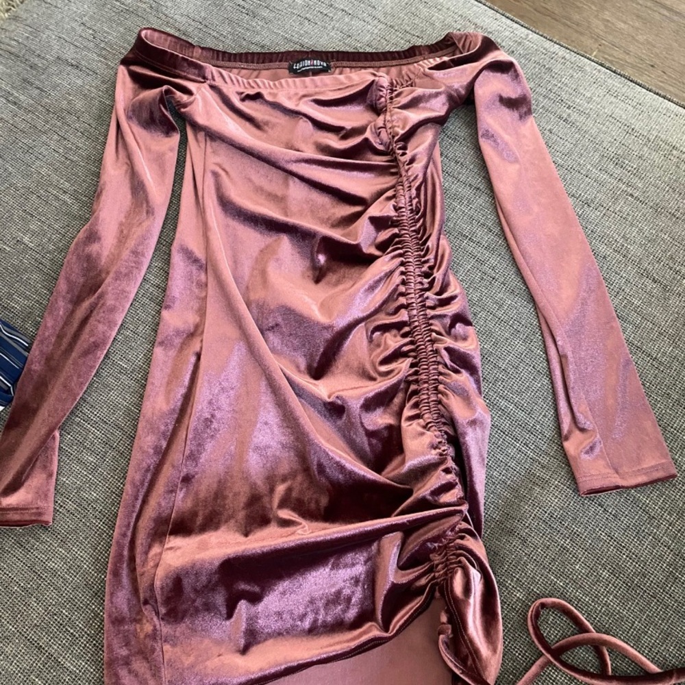 Fashion Nova Velvet Ling Sleeve